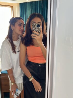 Siddhi Doshi Instagram - Random August things that somehow make sense together 🌸🧿🤌🏻✨ #grateful #aug #randommoments