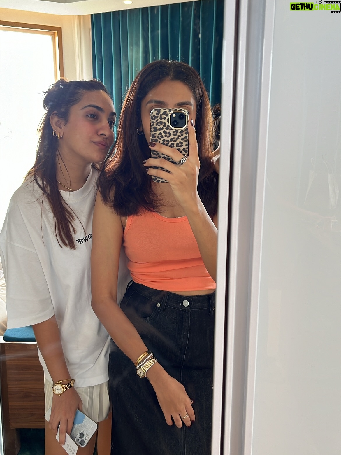 Siddhi Doshi - 550 Likes - Random August things that somehow make sense together 🌸🧿🤌🏻✨ #grateful #aug #randommoments