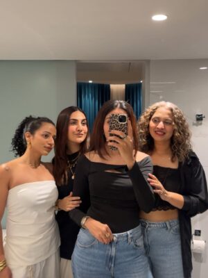 Siddhi Doshi Instagram - Random August things that somehow make sense together 🌸🧿🤌🏻✨ #grateful #aug #randommoments
