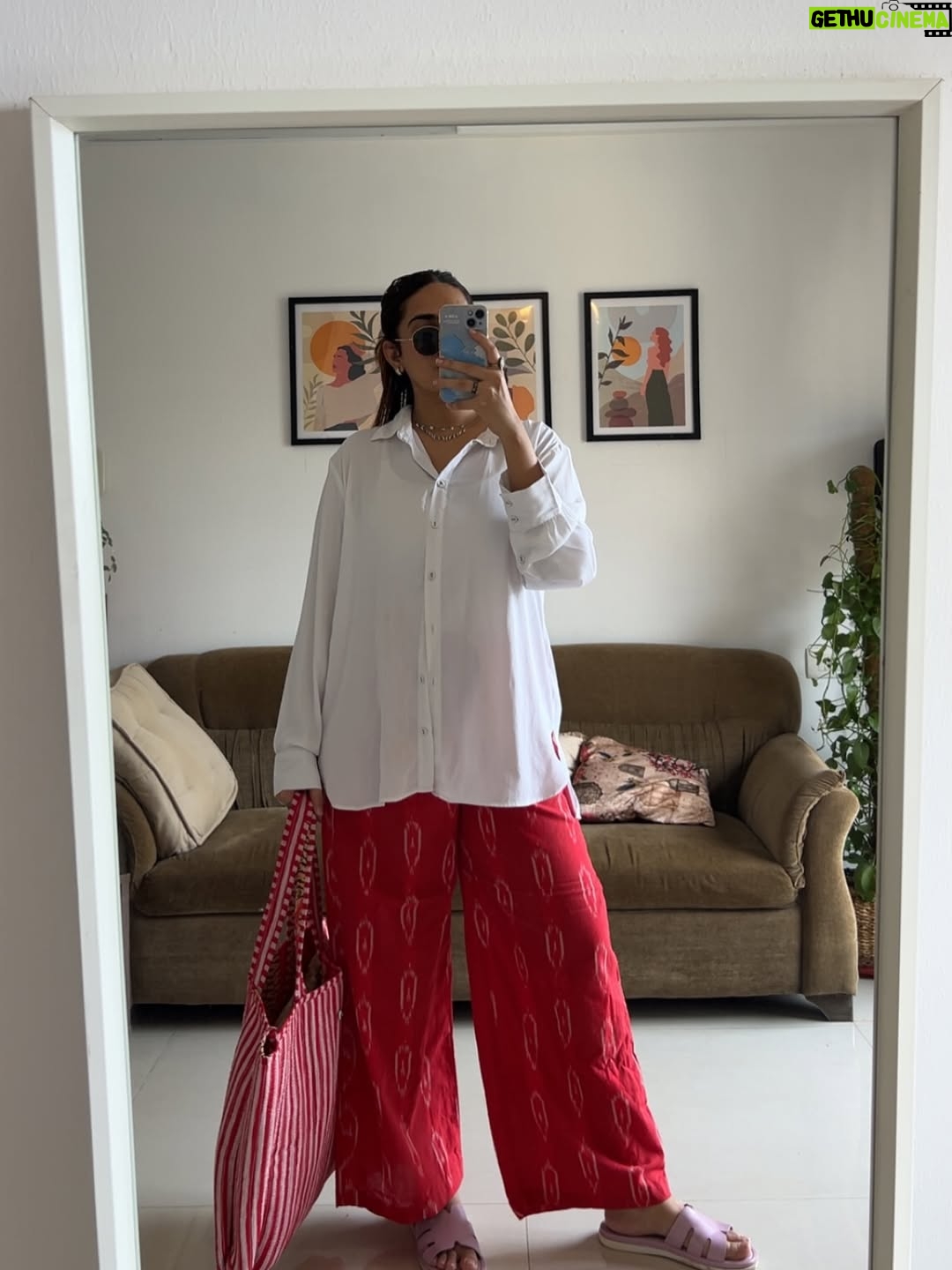 Siddhi Doshi - 550 Likes - Random August things that somehow make sense together 🌸🧿🤌🏻✨ #grateful #aug #randommoments