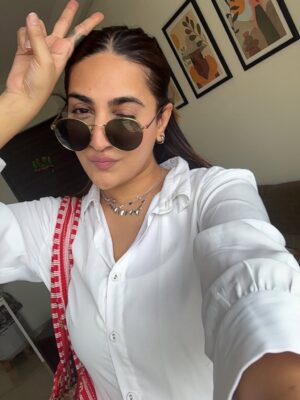 Siddhi Doshi Instagram - Random August things that somehow make sense together 🌸🧿🤌🏻✨ #grateful #aug #randommoments