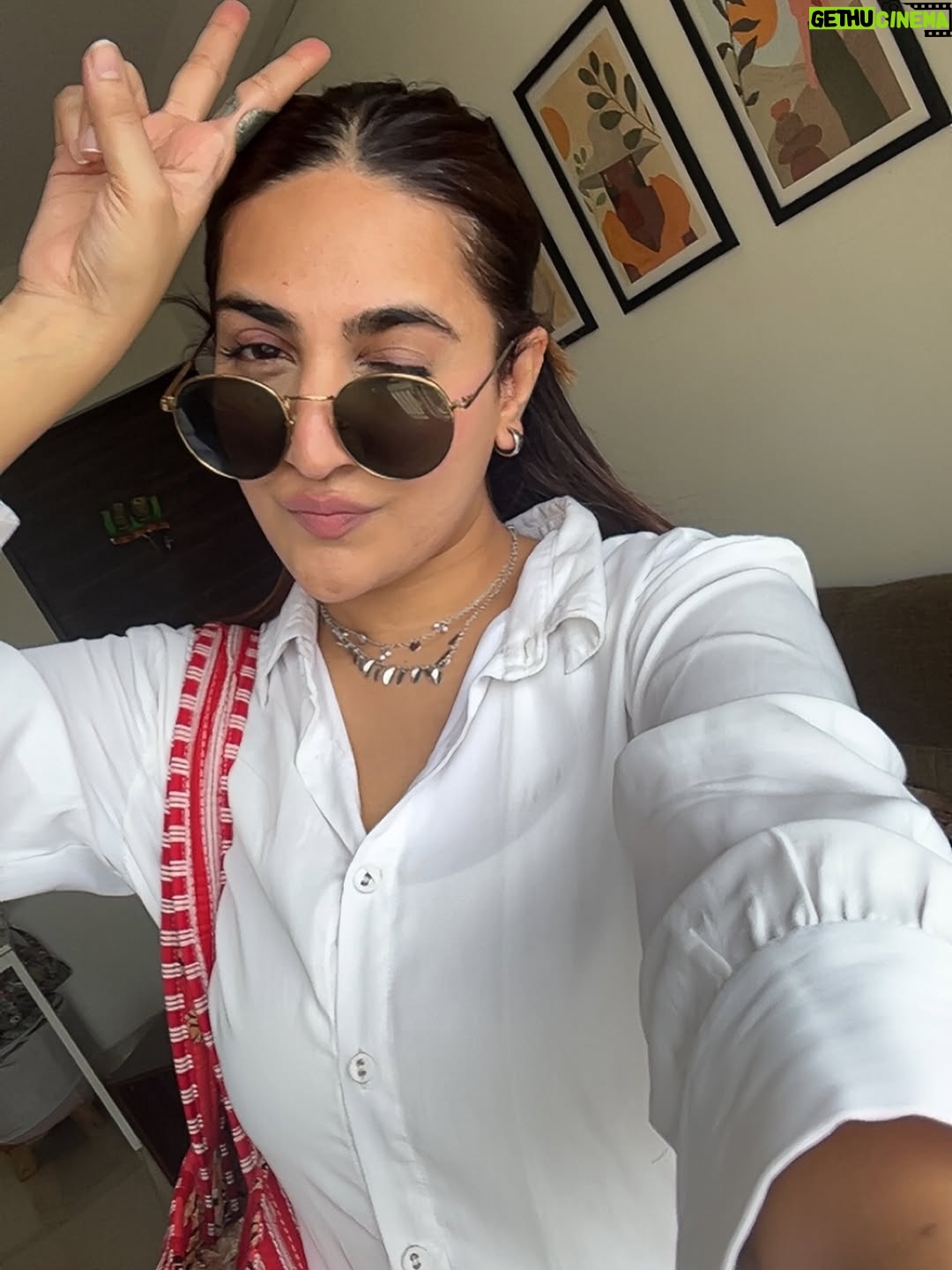 Siddhi Doshi - 550 Likes - Random August things that somehow make sense together 🌸🧿🤌🏻✨ #grateful #aug #randommoments