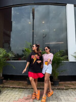 Siddhi Doshi Instagram - When I say I need a break… I mean this 💁🏻♀️fav people, a cozy staycation, spa days & monsoon drives 🌧️🛁🛏️💆♀️❤️🧿🤌🏻😜