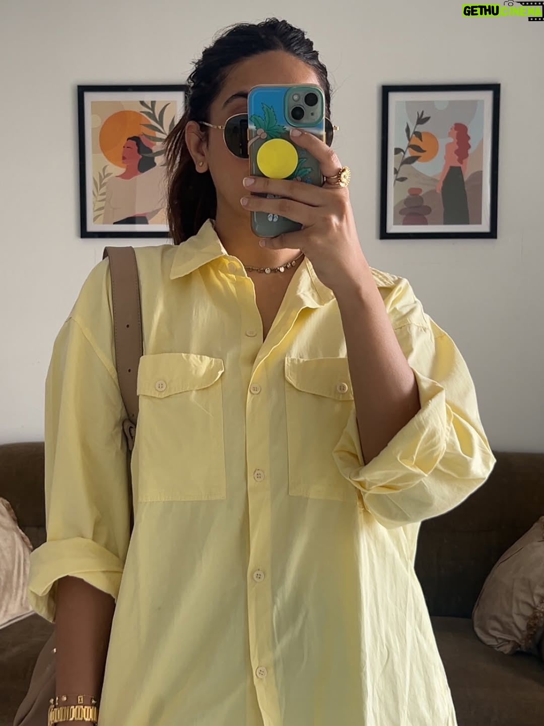 Siddhi Doshi - 805 Likes - A little kindness, a little sunshine—be someone’s yellow ✨💛☺️ #feelingyellow #yellow #blue