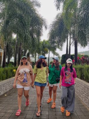 Siddhi Doshi Instagram - When I say I need a break… I mean this 💁🏻♀️fav people, a cozy staycation, spa days & monsoon drives 🌧️🛁🛏️💆♀️❤️🧿🤌🏻😜