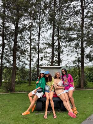 Siddhi Doshi Instagram - When I say I need a break… I mean this 💁🏻♀️fav people, a cozy staycation, spa days & monsoon drives 🌧️🛁🛏️💆♀️❤️🧿🤌🏻😜
