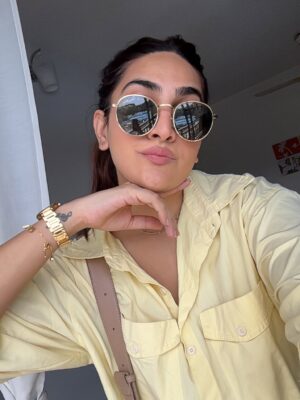 Siddhi Doshi Instagram - A little kindness, a little sunshine—be someone’s yellow ✨💛☺️ #feelingyellow #yellow #blue