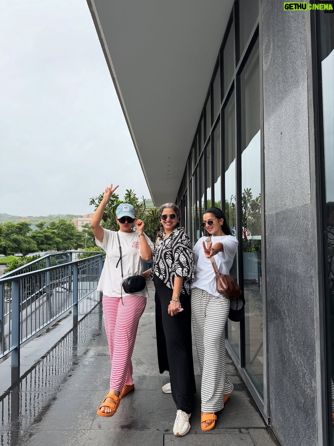 Siddhi Doshi - 615 Likes - When I say I need a break… I mean this 💁🏻‍♀️fav people, a cozy staycation, spa days & monsoon drives 🌧️🛁🛏️💆‍♀️❤️🧿🤌🏻😜
