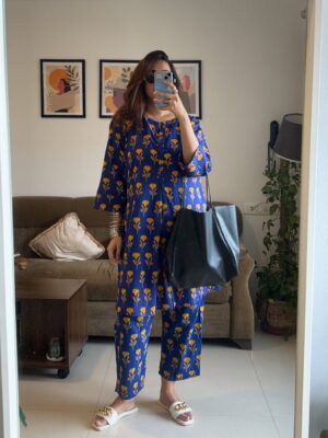 Siddhi Doshi Instagram - POV: my camera roll is 90% outfits💁♀️❤️😎
Outfit links are mentioned in the Highlights ❤️💫#AliittleOutfitump #festivevibe #easystyling