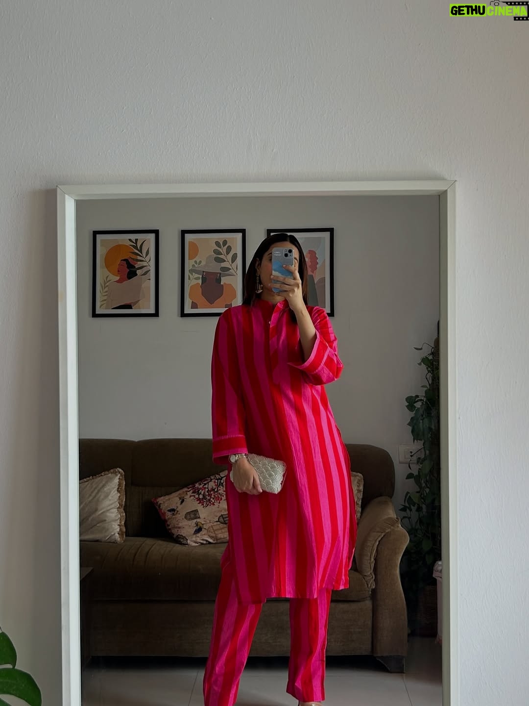 Siddhi Doshi - 543 Likes - POV: my camera roll is 90% outfits💁‍♀️❤️😎 
Outfit links are mentioned in the Highlights ❤️💫#AliittleOutfitump #festivevibe #easystyling