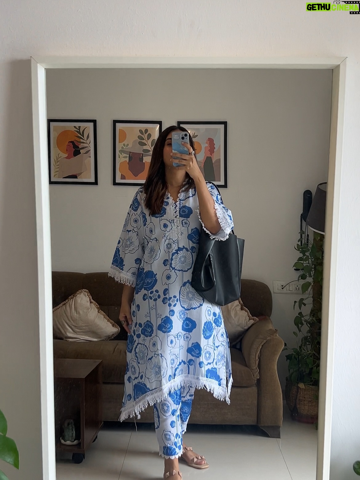 Siddhi Doshi - 543 Likes - POV: my camera roll is 90% outfits💁‍♀️❤️😎 
Outfit links are mentioned in the Highlights ❤️💫#AliittleOutfitump #festivevibe #easystyling