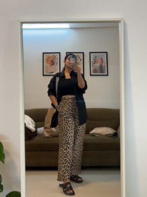 Siddhi Doshi Instagram - POV: my camera roll is 90% outfits💁♀️❤️😎
Outfit links are mentioned in the Highlights ❤️💫#AliittleOutfitump #festivevibe #easystyling