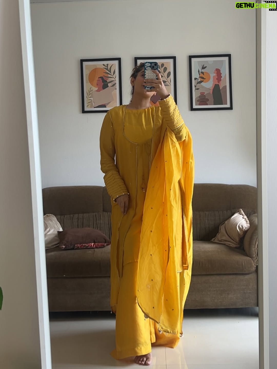 Siddhi Doshi - 543 Likes - POV: my camera roll is 90% outfits💁‍♀️❤️😎 
Outfit links are mentioned in the Highlights ❤️💫#AliittleOutfitump #festivevibe #easystyling