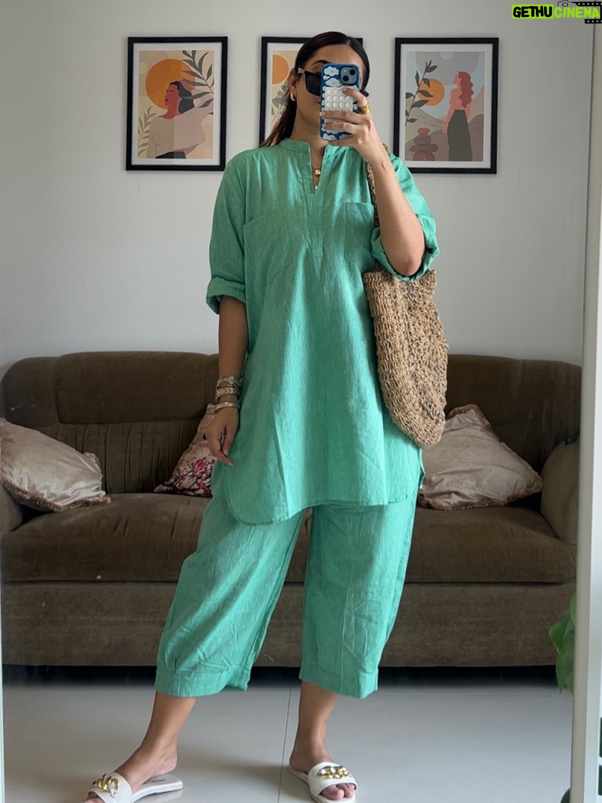 Siddhi Doshi - 543 Likes - POV: my camera roll is 90% outfits💁‍♀️❤️😎 
Outfit links are mentioned in the Highlights ❤️💫#AliittleOutfitump #festivevibe #easystyling