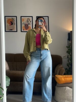 Siddhi Doshi Instagram - POV: my camera roll is 90% outfits💁♀️❤️😎
Outfit links are mentioned in the Highlights ❤️💫#AliittleOutfitump #festivevibe #easystyling