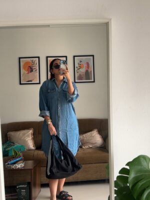 Siddhi Doshi Instagram - POV: my camera roll is 90% outfits💁♀️❤️😎
Outfit links are mentioned in the Highlights ❤️💫#AliittleOutfitump #festivevibe #easystyling