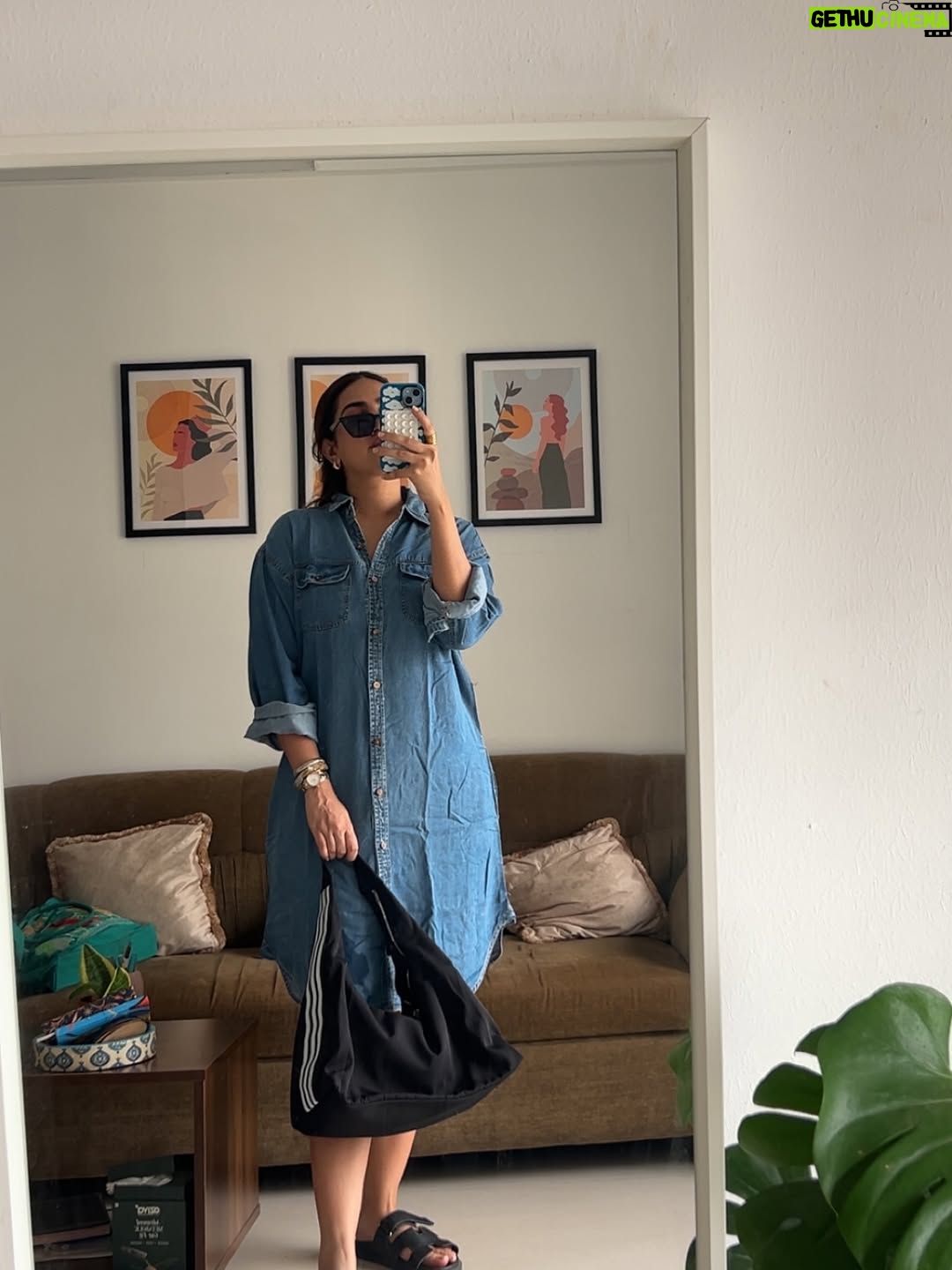 Siddhi Doshi - 543 Likes - POV: my camera roll is 90% outfits💁‍♀️❤️😎 
Outfit links are mentioned in the Highlights ❤️💫#AliittleOutfitump #festivevibe #easystyling