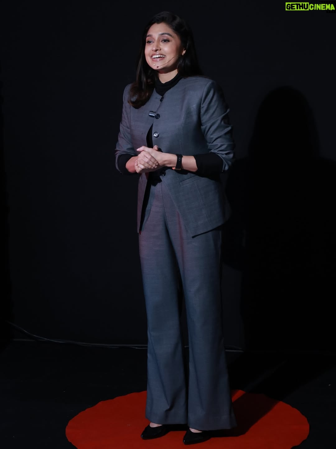 Sija Rose - 16.2K Likes - Thank you @agbskochi for the invite. 
It was an honour to be a speaker at TEDx
Sharing thoughts about THE ART OF PORTRAYING LIFE.

Attire: @bespokedbysk 
Styling @soorajskofficial 

#tedxkerala #tedxspeaker #amity