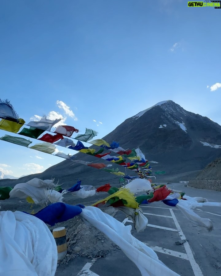 Simar Rajput - 1.2K Likes - Yaahan Sirf Logon Ki Kami Hai
Sukoon Ki Nahi…

#travel #travelphotograph #wanderlust #traveldiaries #travelgram #exploretheworld #adventuretime #simarrajput #naturelovers #vacationvibes#shinkulapass 

(Adventure, Himalayas, Shinkula Pass, offbeat travel, road trip, mountain views, unexplored, high altitude, nature, wanderlust )