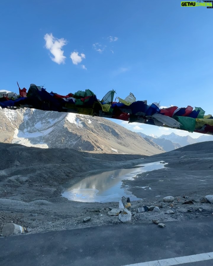 Simar Rajput - 1.2K Likes - Yaahan Sirf Logon Ki Kami Hai
Sukoon Ki Nahi…

#travel #travelphotograph #wanderlust #traveldiaries #travelgram #exploretheworld #adventuretime #simarrajput #naturelovers #vacationvibes#shinkulapass 

(Adventure, Himalayas, Shinkula Pass, offbeat travel, road trip, mountain views, unexplored, high altitude, nature, wanderlust )