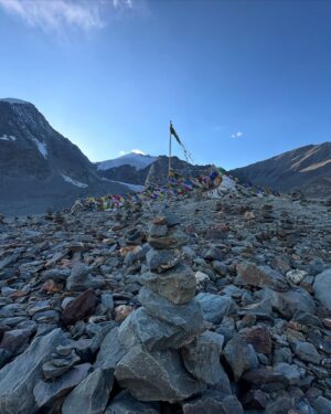 Simar Rajput Instagram - Yaahan Sirf Logon Ki Kami Hai
Sukoon Ki Nahi…

#travel #travelphotograph #wanderlust #traveldiaries #travelgram #exploretheworld #adventuretime #simarrajput #naturelovers #vacationvibes#shinkulapass 

(Adventure, Himalayas, Shinkula Pass, offbeat travel, road trip, mountain views, unexplored, high altitude, nature, wanderlust )