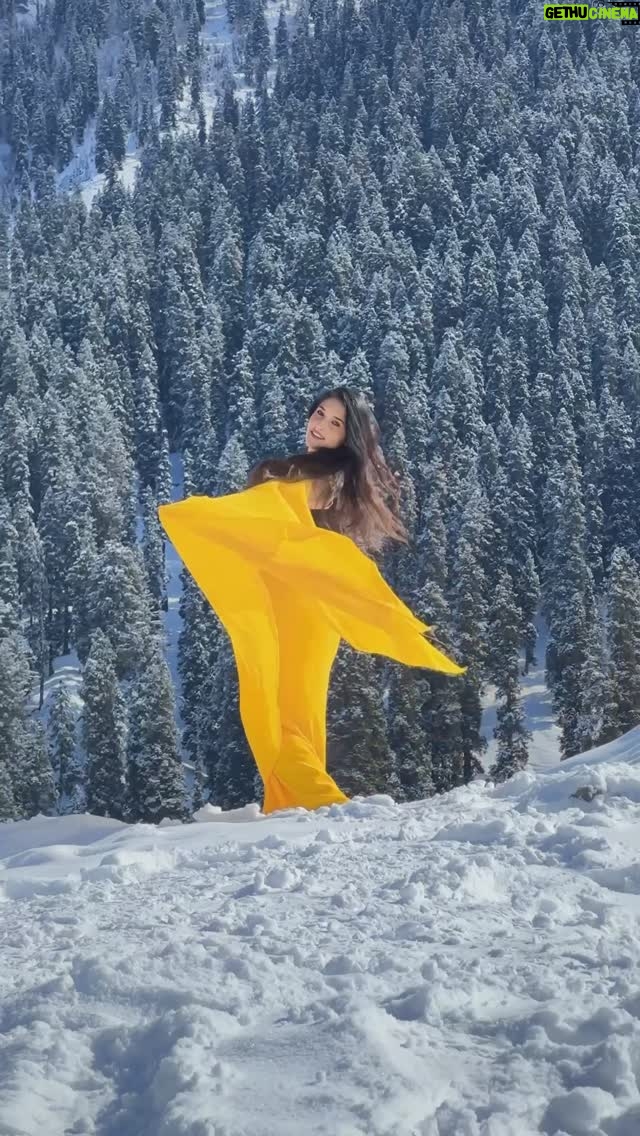 Simar Rajput - 115.6K Likes - Kaisa laga fam comment m batao 🥹
.
.
.
.
#sarre  #saree #kashmir #kashmirvalley #viral #bollywood #srk #kajol #reels #reelsinstagram #reelsvideo #simarrajput