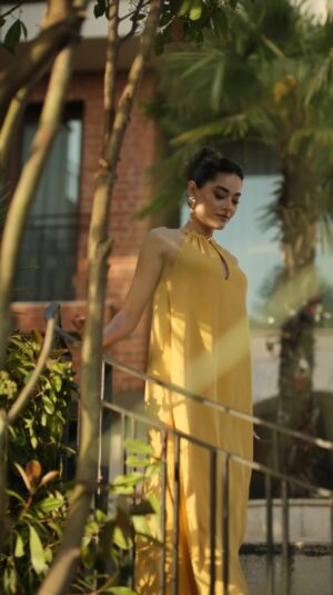 Simay Barlas Instagram - NetWork’le sıcak bir yazın her anını stil dolu görünümlerle karşılıyorum ☀️💛

#NetWork #DearDiary #işbirliği @networkonline