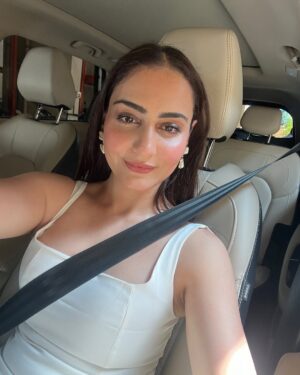 Simmy Goraya Instagram - Yea I kissed him without his consent 🥺✨