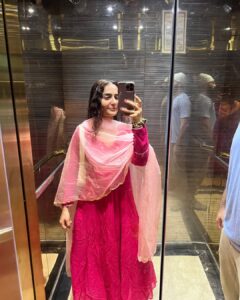 Actress Simmy Goraya HD Photos and Wallpapers November 2024