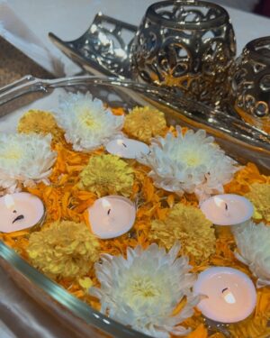 Simmy Goraya Instagram - HAPPY DIWALIIII & BANDI CHORD DIWAS SAAREYAN NUUUUU✨🪔🪔.🤗