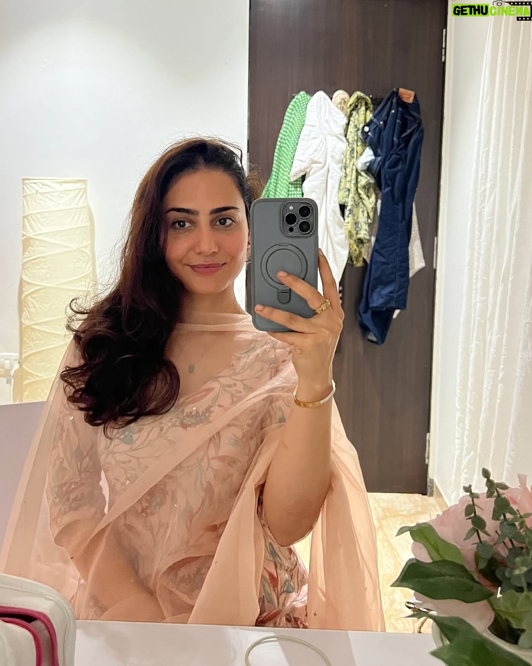 Simmy Goraya - 8.4K Likes - In between shots ✨
.
What would you like to see next on Instagram?