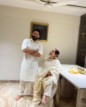 Simmy Goraya Instagram - HAPPY DIWALIIII & BANDI CHORD DIWAS SAAREYAN NUUUUU✨🪔🪔.🤗