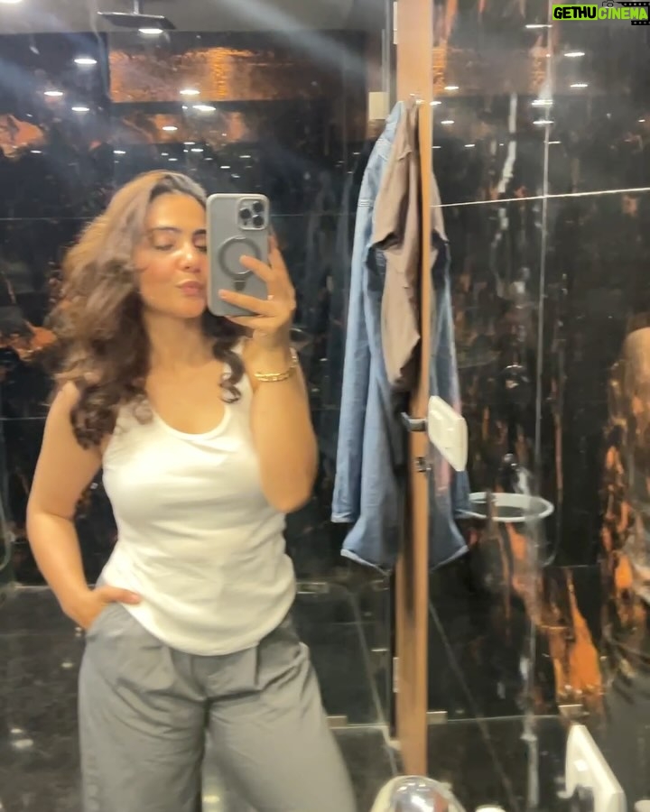Simmy Goraya - 8.4K Likes - In between shots ✨
.
What would you like to see next on Instagram?