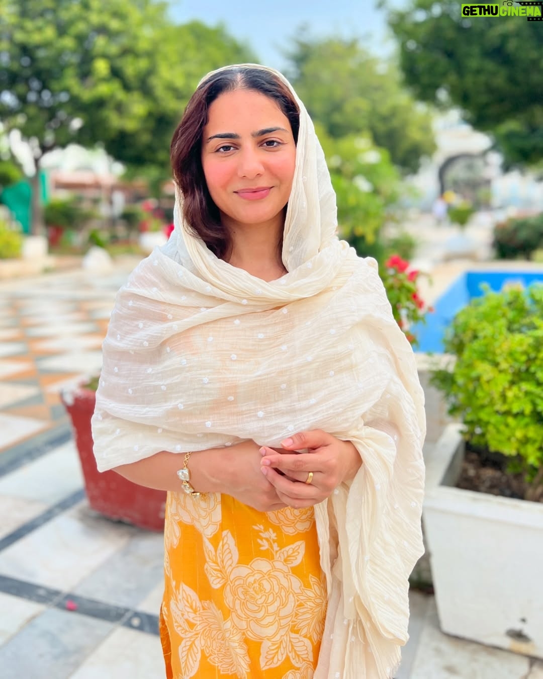 Simmy Goraya - 6.9K Likes - First day of the year done right❤️🧿.
.
Happy New year guys!