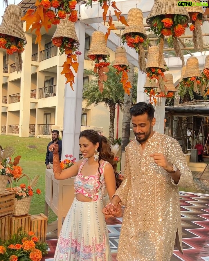 Simmy Goraya - 9K Likes - The last photo is when I realised how that dupatta was supposed to be worn!
.
About yesterday when  #ShiRanToDan ✨❤️.
.
Congratulations to the lovely couple @danlokhandwala @shireenabd .

.
Wearing @kadhaeeghar .
Heels : @zara.
Earrings : @jewellerybytahrimmirza 
.

.