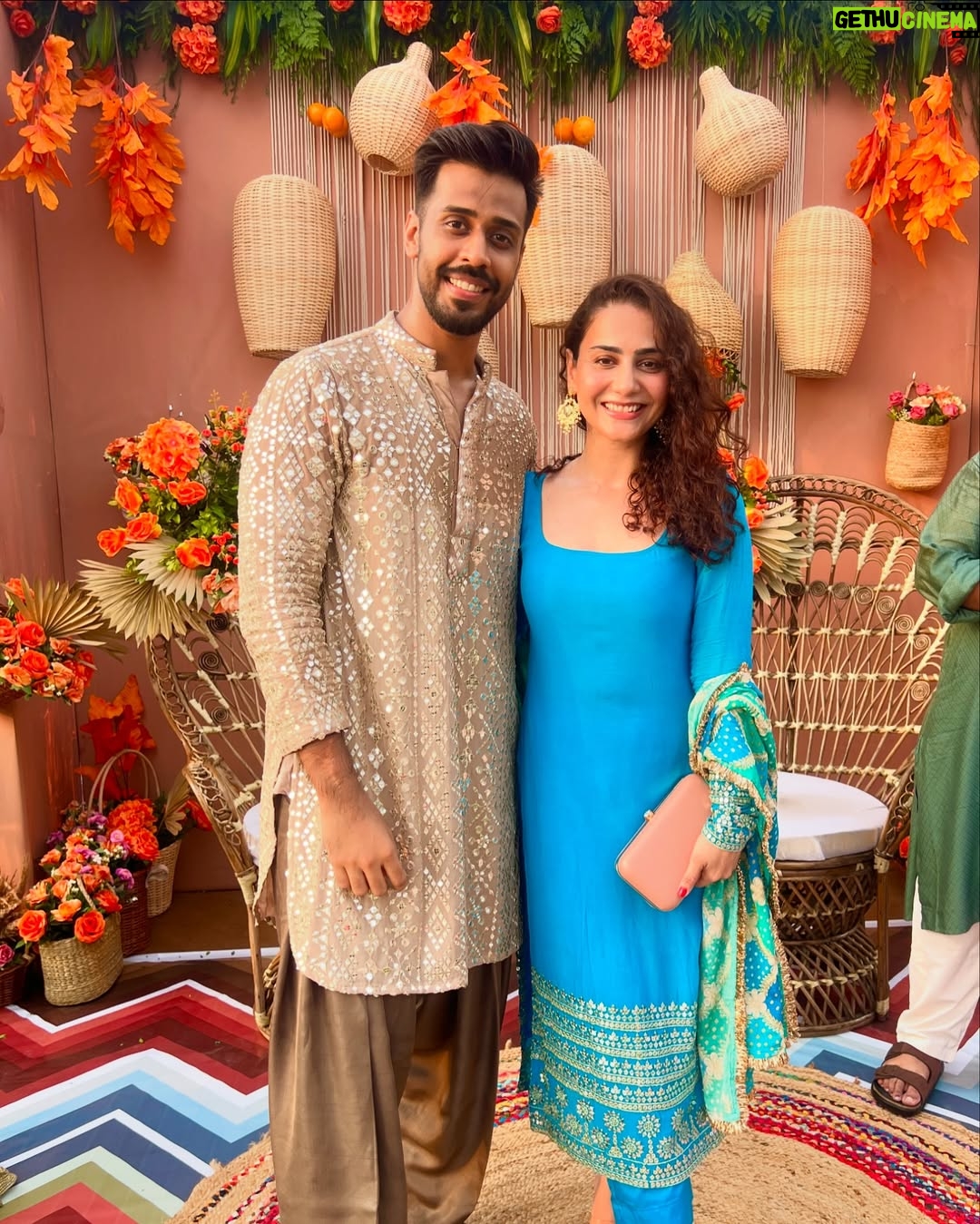 Simmy Goraya - 9K Likes - The last photo is when I realised how that dupatta was supposed to be worn!
.
About yesterday when  #ShiRanToDan ✨❤️.
.
Congratulations to the lovely couple @danlokhandwala @shireenabd .

.
Wearing @kadhaeeghar .
Heels : @zara.
Earrings : @jewellerybytahrimmirza 
.

.