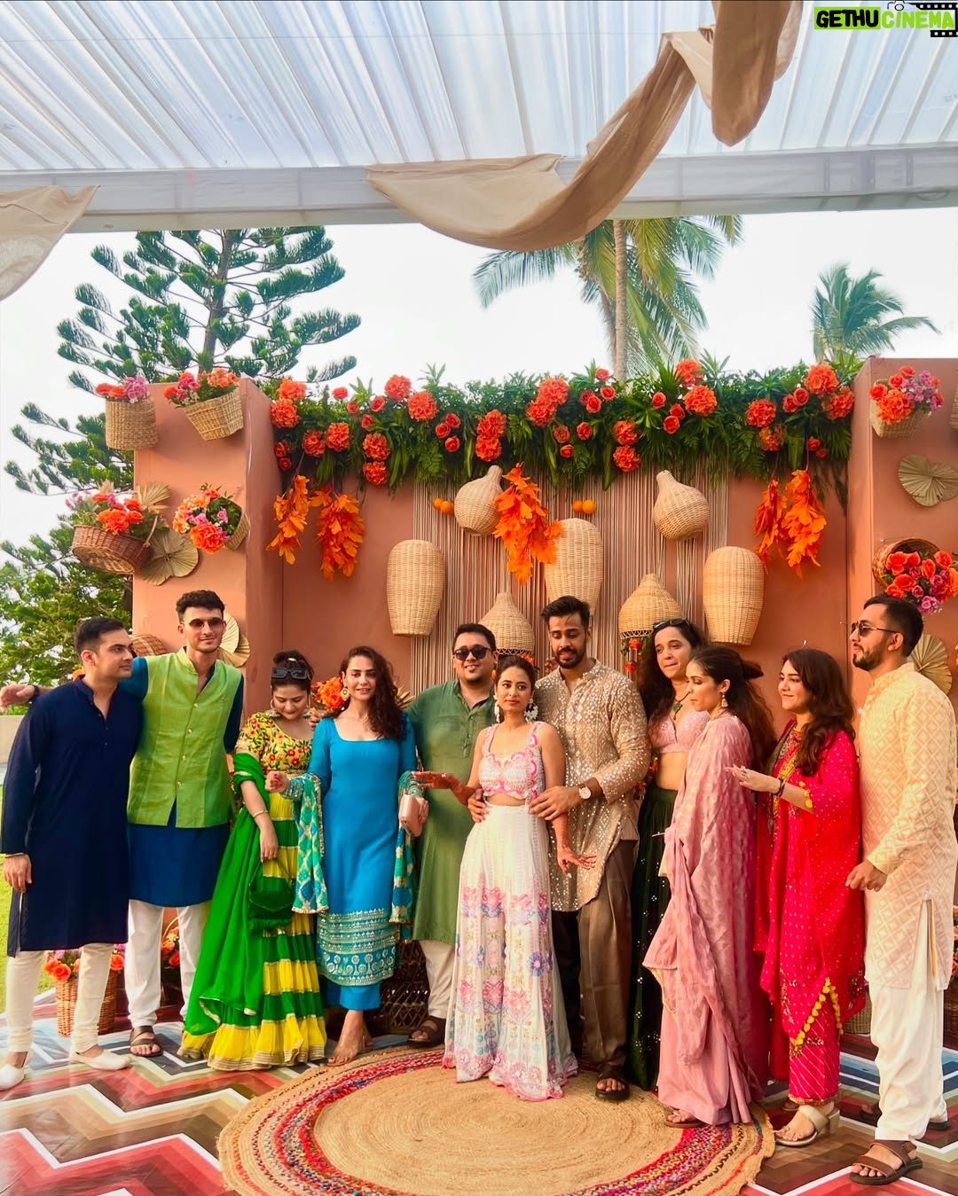 Simmy Goraya - 9K Likes - The last photo is when I realised how that dupatta was supposed to be worn!
.
About yesterday when  #ShiRanToDan ✨❤️.
.
Congratulations to the lovely couple @danlokhandwala @shireenabd .

.
Wearing @kadhaeeghar .
Heels : @zara.
Earrings : @jewellerybytahrimmirza 
.

.