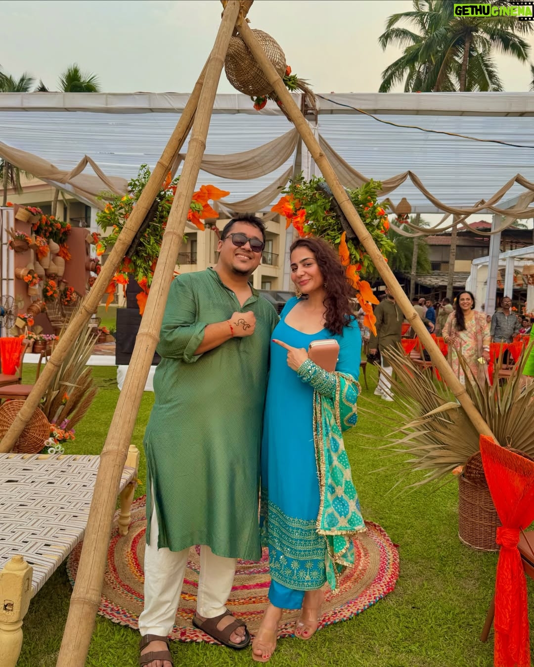 Simmy Goraya - 9K Likes - The last photo is when I realised how that dupatta was supposed to be worn!
.
About yesterday when  #ShiRanToDan ✨❤️.
.
Congratulations to the lovely couple @danlokhandwala @shireenabd .

.
Wearing @kadhaeeghar .
Heels : @zara.
Earrings : @jewellerybytahrimmirza 
.

.