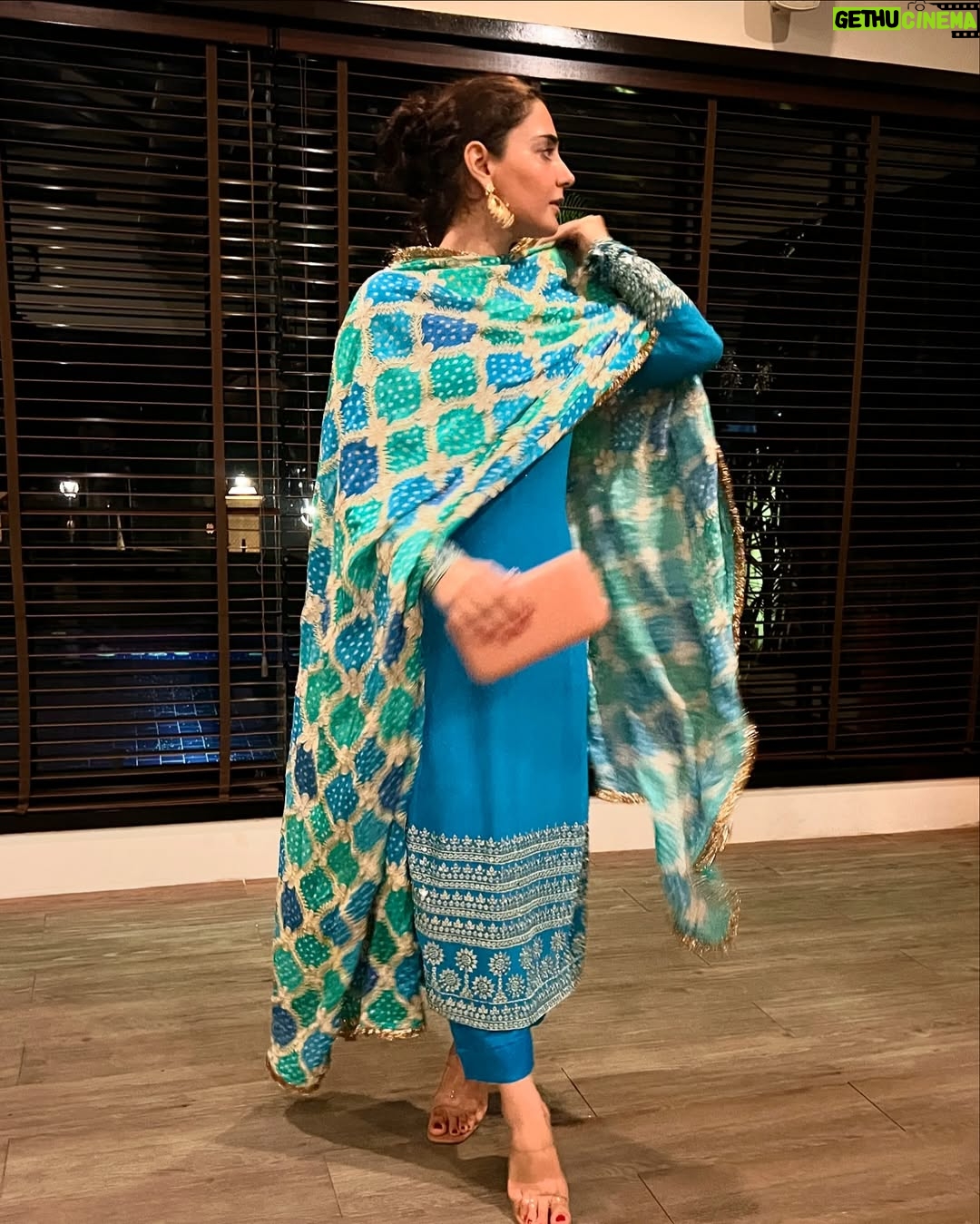 Simmy Goraya - 9K Likes - The last photo is when I realised how that dupatta was supposed to be worn!
.
About yesterday when  #ShiRanToDan ✨❤️.
.
Congratulations to the lovely couple @danlokhandwala @shireenabd .

.
Wearing @kadhaeeghar .
Heels : @zara.
Earrings : @jewellerybytahrimmirza 
.

.