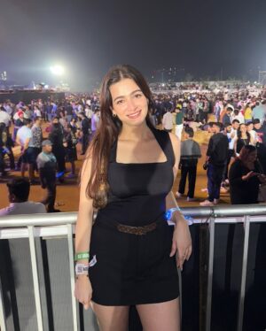 Simran Bawa Instagram - It was all a dream ✨

_
#karanaujla #favorite #geetandimachine #apdhillon #collab #concert #vibe #fypp
