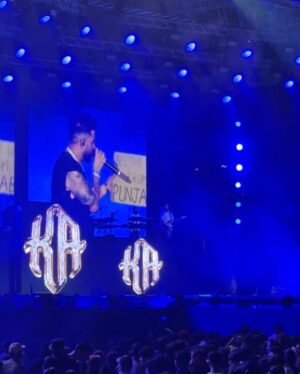 Simran Bawa Instagram - It was all a dream ✨

_
#karanaujla #favorite #geetandimachine #apdhillon #collab #concert #vibe #fypp