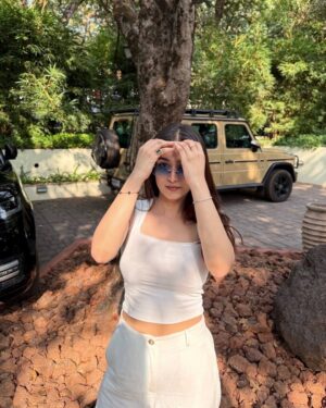 Simran Bawa Instagram - 🤍🫧🦋✨