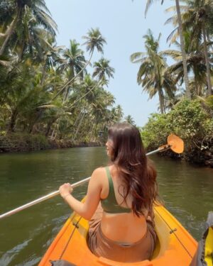 Simran Bawa Instagram - a girl with a tan and way too many seashells 🐚🦋🏝️🌊🛶