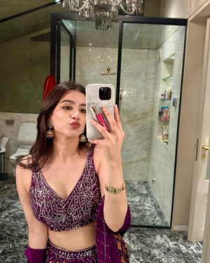 Simran Bawa Instagram - देसीgirl 💜