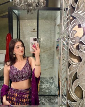 Simran Bawa Instagram - देसीgirl 💜