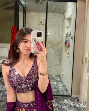 Simran Bawa Instagram - देसीgirl 💜