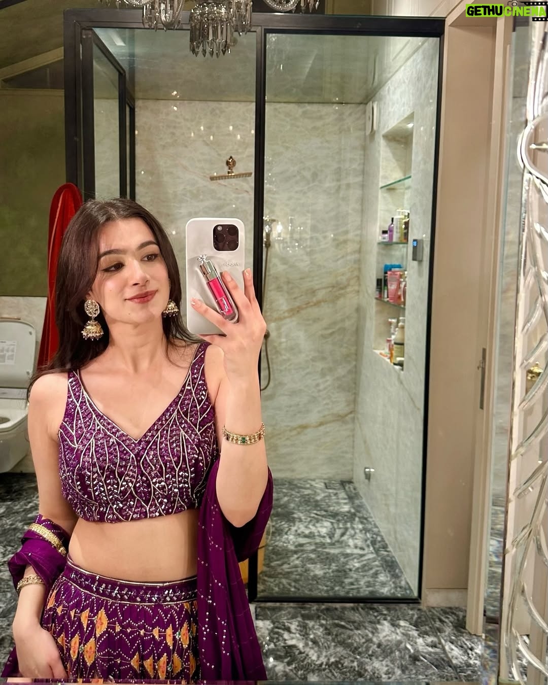 Simran Bawa - 4.3K Likes - देसीgirl 💜