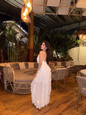 Simran Bejwani Instagram - Wore white, danced like I was on fire!🤍🔥

One of the best nights at @tikitii.goa 💌

#goadiaries #travelwithsim #goa #summer