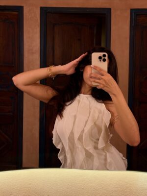 Simran Bejwani Instagram - Wore white, danced like I was on fire!🤍🔥

One of the best nights at @tikitii.goa 💌

#goadiaries #travelwithsim #goa #summer