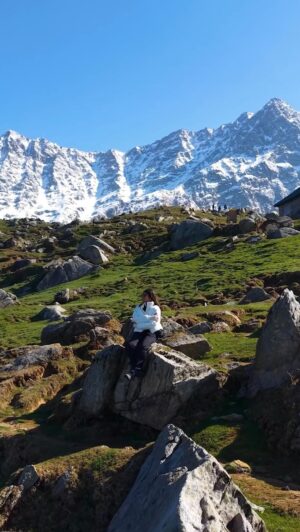 Simran Bejwani Instagram - Just a little altitude therapy 🤌🏼
Guess where?
#mountains #peakviews #chasingpeaks #naturereels #dreamylandscapes